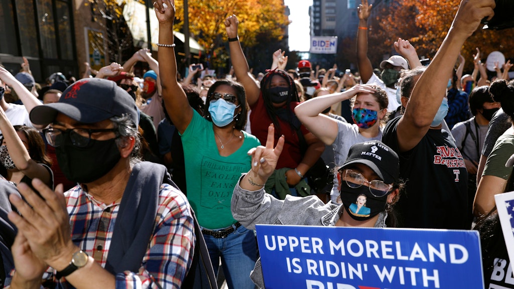 Überall im Land, wie hier in Philadelphia, feierten die Menschen Joe Bidens Wahlsieg. 