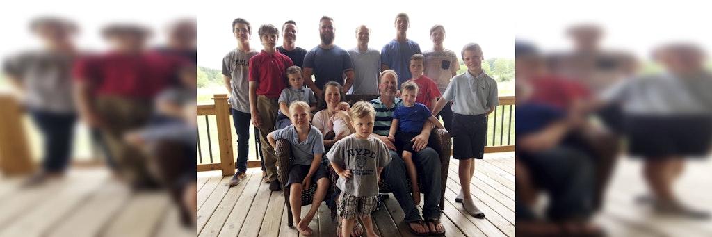 Die Schwandt-Familie vor zwei Jahren nach der Geburt des kleinen Finley Sheboygan. Nun haben sie auch ein Mädchen.