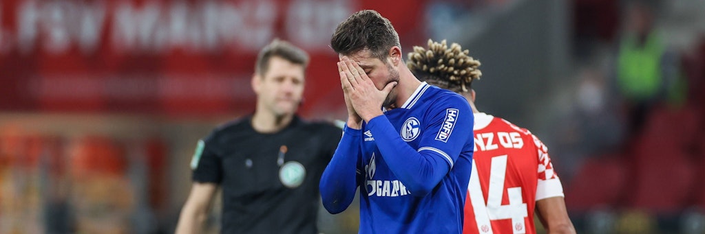 Wieder nichts: Schalke-Stürmer Mark Uth kann es nicht fassen. 