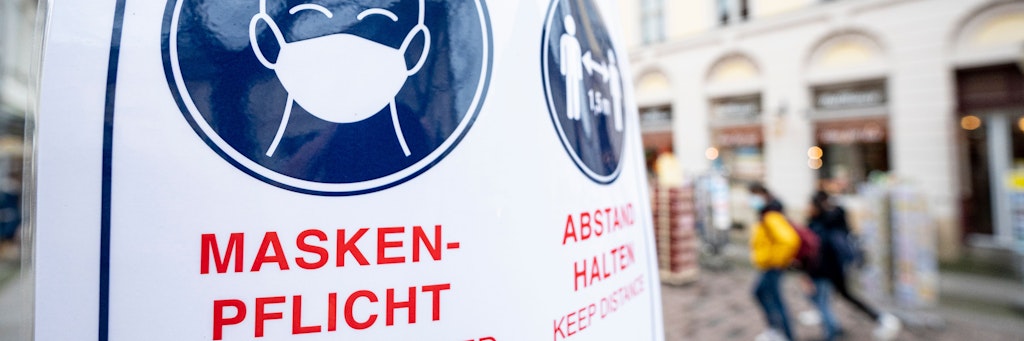 Die Polizei registrierte in der Potsdamer Innenstadt am Sonnabend 248 Verstöße gegen die Maskenpflicht.