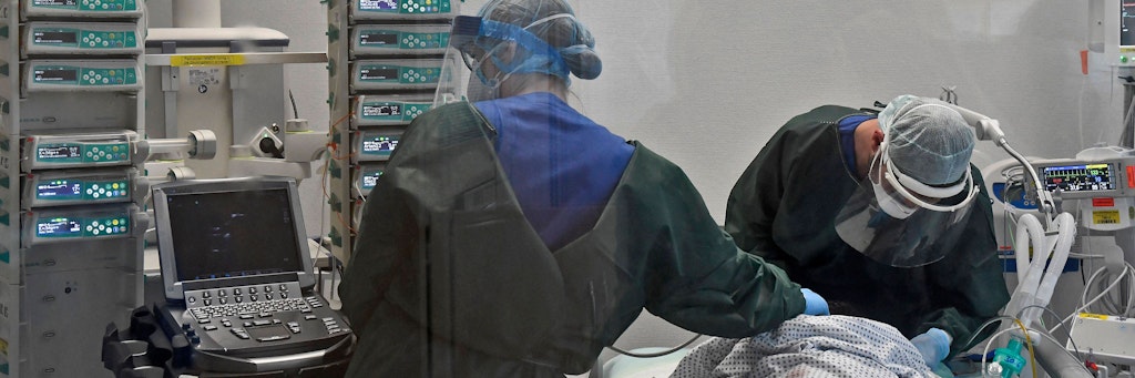 Die Betreuung eines beatmeten Covid-19-Patienten ist wegen des hohen Personaleinsatzes teuer.
