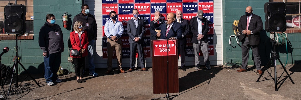 Trumps Anwalt Rudy Giuliani gab am Stadtrand von Philadelphia die groß angekündigte Pressekonferenz für den noch amtierenden US-Präsidenten. 