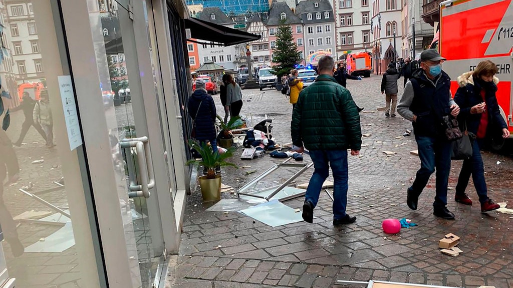 In der Trierer Fußgängerzone sah es nach der Amokfahrt verwüstet aus. 
