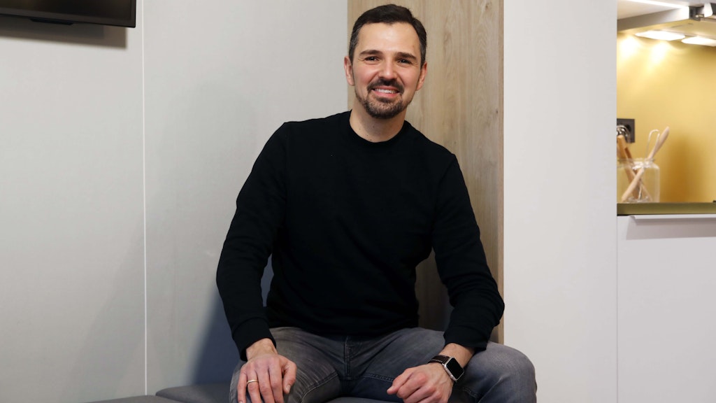Das ehemalige Intrac-Gebäude in der Pestalozzistraße in Pankow wird zu Apartments mit Co-Working-Büros. Florian Färber (38) ist der Gründer von The Base.