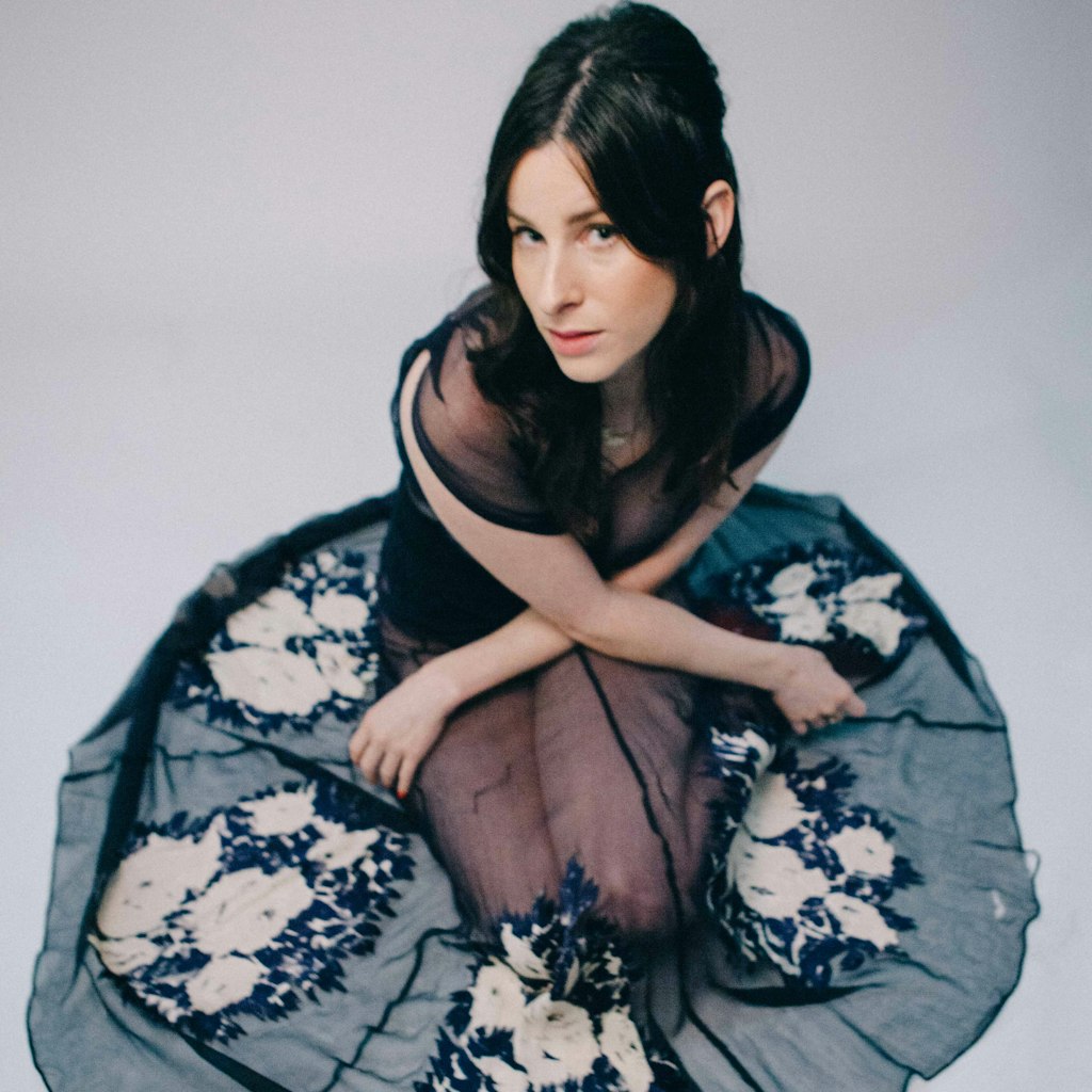 Musikerin Sasha Spielberg alias Buzzy Lee. Spielberg ist die Tochter des Regisseurs S. Spielberg (undatierte Aufnahme). Das neue Album der Sängerin «Spoiled Love» erscheint am 29.01.2021. Sie gilt als eine der Popmusikerinnen, die 2021 den Durchbruch schaffen dürften. (zu dpa "Sieben Frauen, sieben Karrieren: Sind das die Durchstarterinnen 2021?") Foto: Brantley Gutierrez/Beats International/dpa - ACHTUNG: Nur zur redaktionellen Verwendung im Zusammenhang mit einer Berichterstattung über das Album der Sängerin und nur mit vollständiger Nennung des vorstehenden Credits +++ dpa-Bildfunk +++
