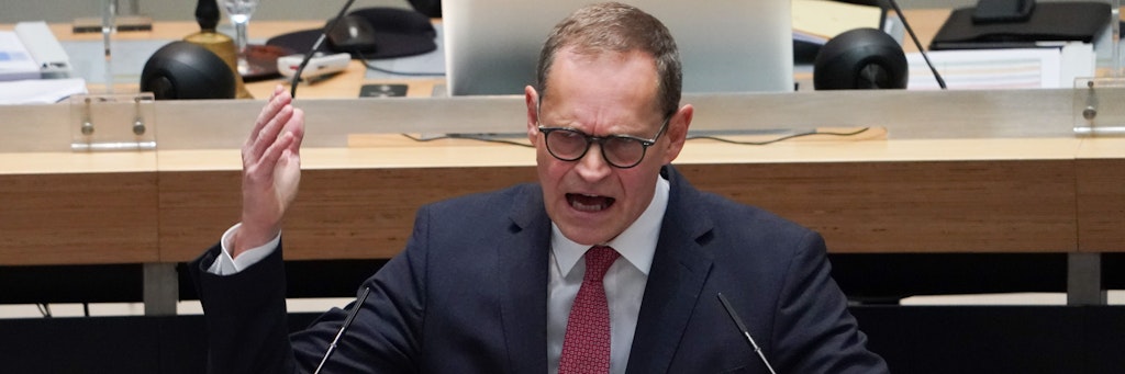 Michael Müller während der Debatte am Donnerstag im Abgeordnetenhaus.