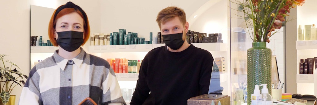 Daniela Herp (41) und Felix Jaremtschuk (36) vom Friseur Fräulein Schneider bemerken bereits seit Wochenanfang, dass ihre Dienste aufgrund des drohenden Lockdowns stärker gefragt sind.