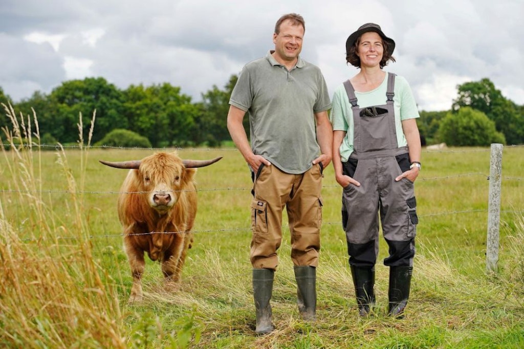 Da war Hannibal noch friedlich: Szene aus "Bauer sucht Frau" (RTL) mit Andy und Maya. 