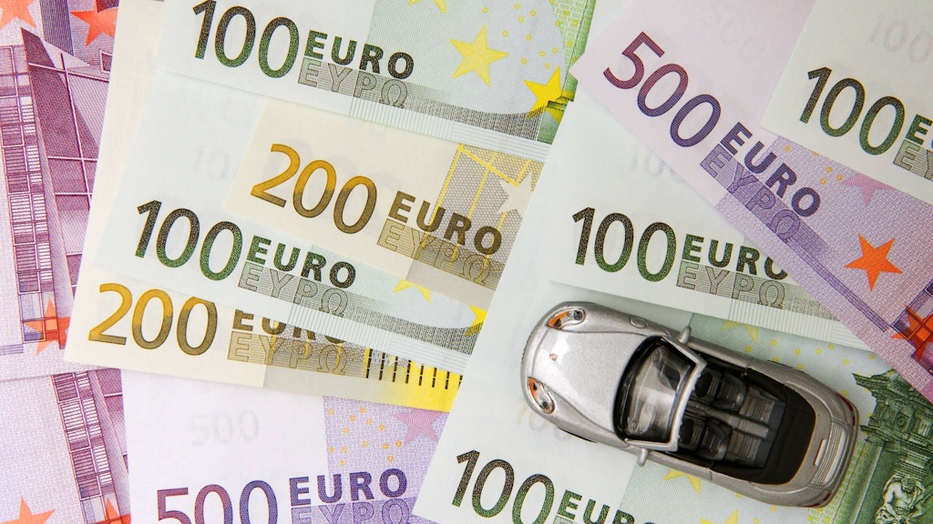 Für Autos mit hohem Spritverbrauch steigt die Kfz-Steuer. 