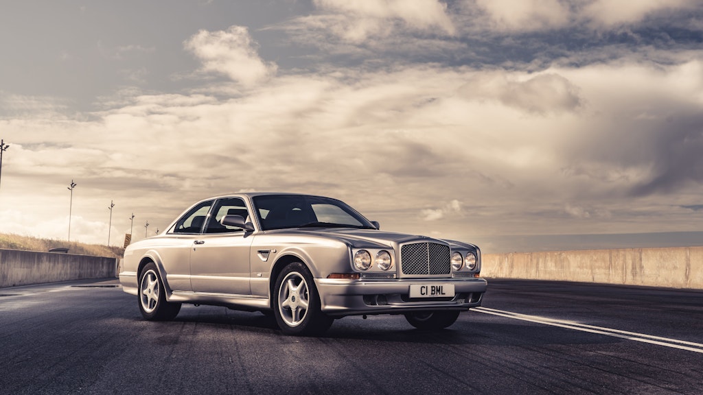 Kraft und Komfort: Der Continental R bot beides im Überfluss, doch nur mit dickem Bankkonto öffneten sich die Türen für Erstkäufer des Bentleys. 