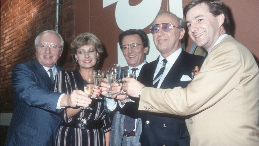 Tagesschau -Sprecher, v.l.: Werner Veigel, Dagmar Berghoff, Jo Brauner, Karl-Heinz Köpcke, Jan Hofer im Jahr 1987 