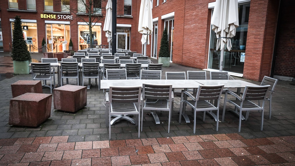 Bars und Restaurants bleiben weiterhin geschlossen, aber Essens-Lieferungen sind erlaubt.