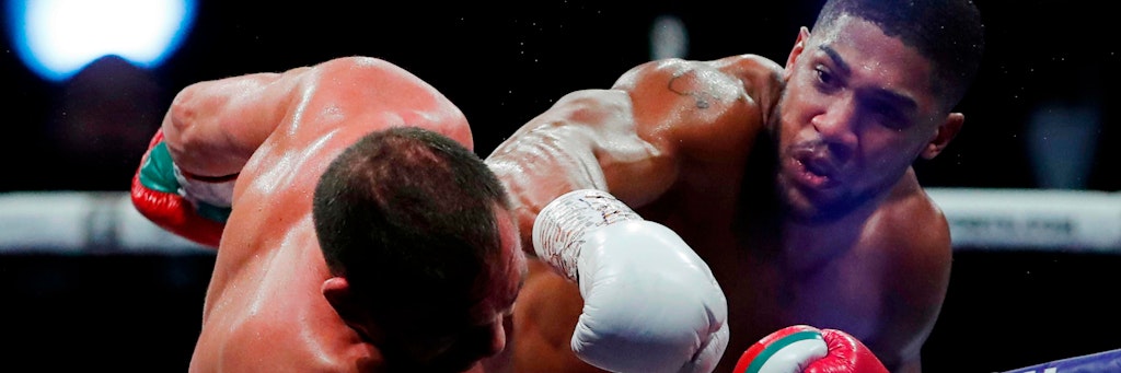 Faust im Ziel: Der Brite Anthony Joshua (r.) trifft Kubrat Pulew, der sich mit Trainer Ulli Wegner vorbereitet hat. 