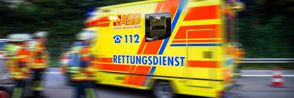 Ein Rettungswagen im Einsatz. (Symbolbild)