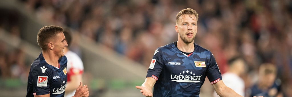 Grischa Prömel (l.), der am Wochenende gegen die Bayern einköpfte, feiert hier mit Marvin Friedrich dessen Bude beim 2:2 im Relegationsspiel in Stuttgart. 