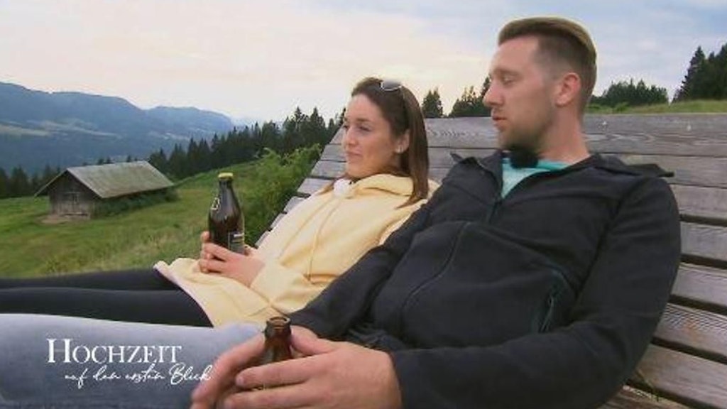 Emily und Robert auf Hochzeitsreise („Hochzeit auf den ersten Blick“).
