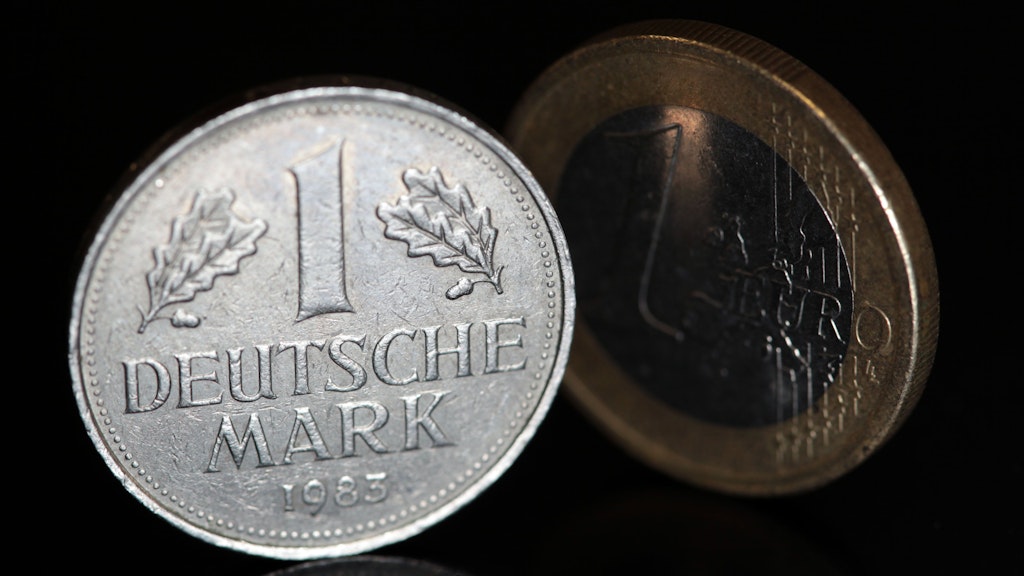 Wer noch alte D-Mark Bestände besitzt, kann diese jederzeit in Euro umtauschen - derzeit aber nur per Post. 