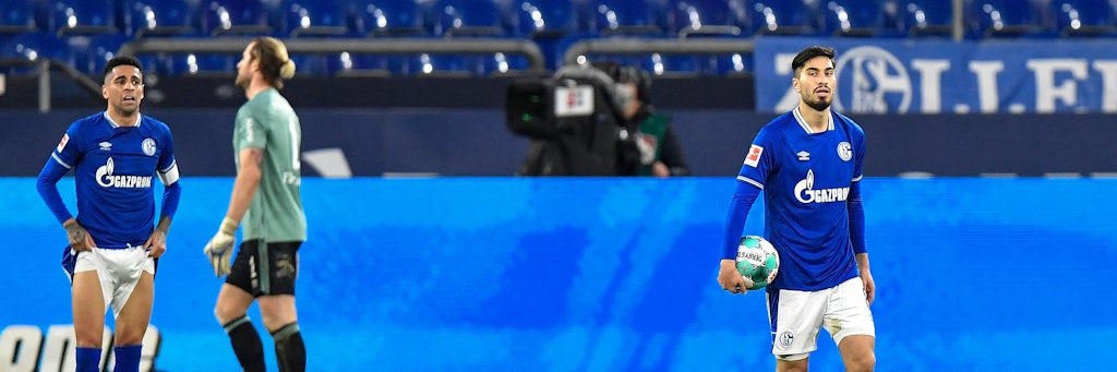 Wie sich Bilder gleichen: Schalke ist auch gegen Freiburg nur ein Trauer-Haufen. 