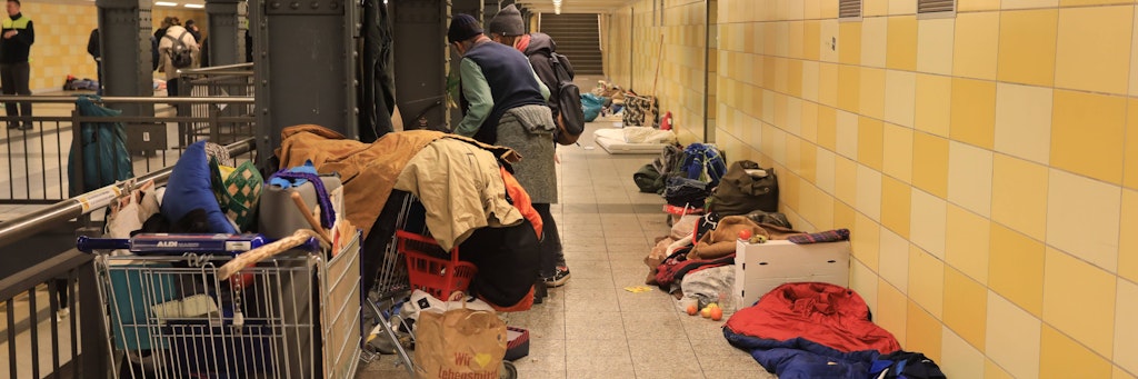 Obdachlose im U-Bahnhof Lichtenberg.