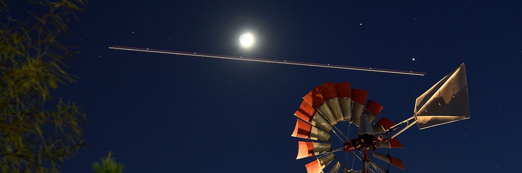Am Abendhimmel des 21. Dezembers verschmelzen für unsere Augen die beiden größten Planeten unseres Sonnensystems Jupiter und Saturn.