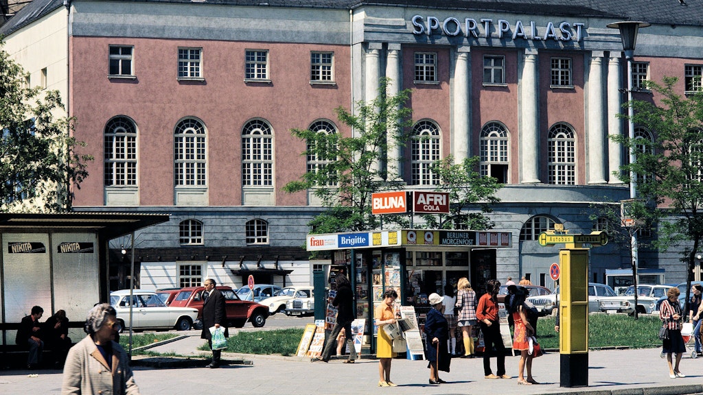 Der Sportpalast ist ein Ort mit ambivalenter Geschichte. Sechstagerennen fanden hier stand, und Goebbels hielt hier seine „Wollt-ihr-den-totalen-Krieg?“-Rede.