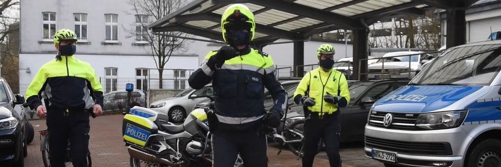 Szene aus dem polizeilichen Tanzvideo.