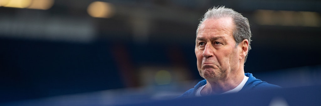 Selbst Kult-Trainer Huub Stevens kann Schalke nicht retten. Nach dem 0:1 gegen Bielefeld geht es jetzt im Pokal nach Ulm.
