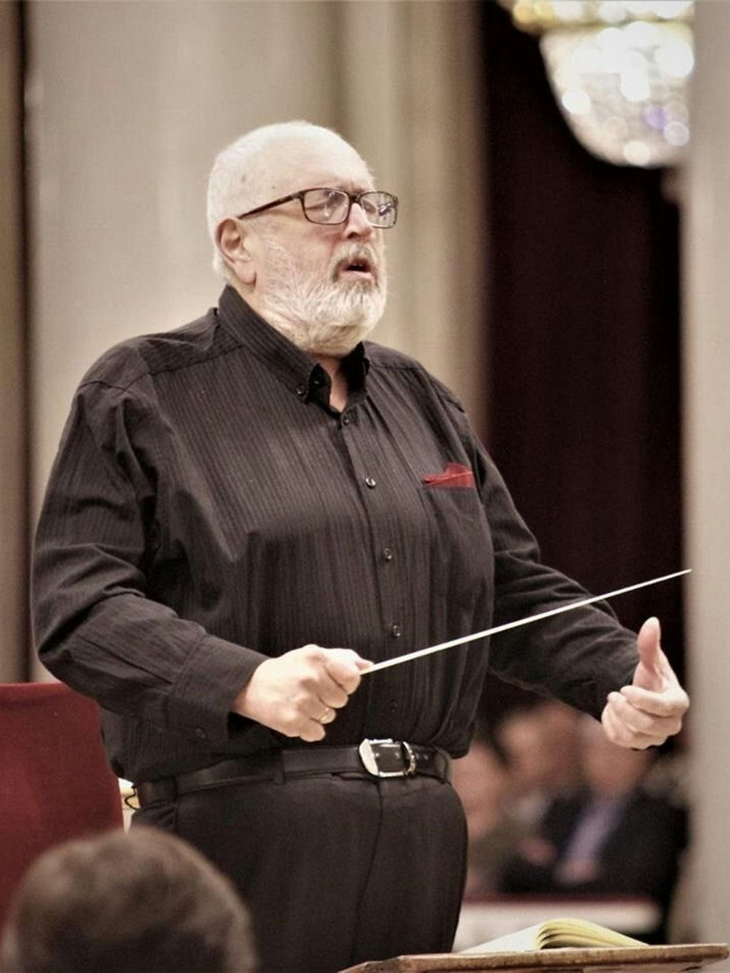 <div><br></div>Michail Jurowski liebt die Musik. Der international gefragte Dirigent vermisst sein Publikum. Er hofft, dass Konzerte bald wieder möglich sind.