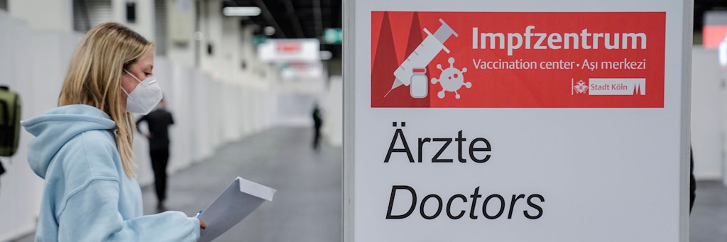 Am 27. Dezember werden wie hier in Köln in vielen Städten Deutschlands Impfzentren eröffnen.