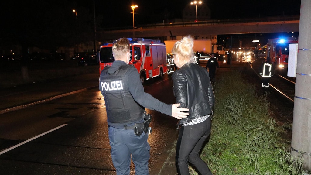 Unsicher auf den Beinen wurde die Frau zum Alko-Test gebracht. 