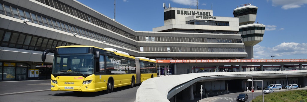 Die BVG hat die Buslinie TXL zum Flughafen Tegel wieder aktiviert, damit die Berliner zum dortigen Impfzentrum kommen können.