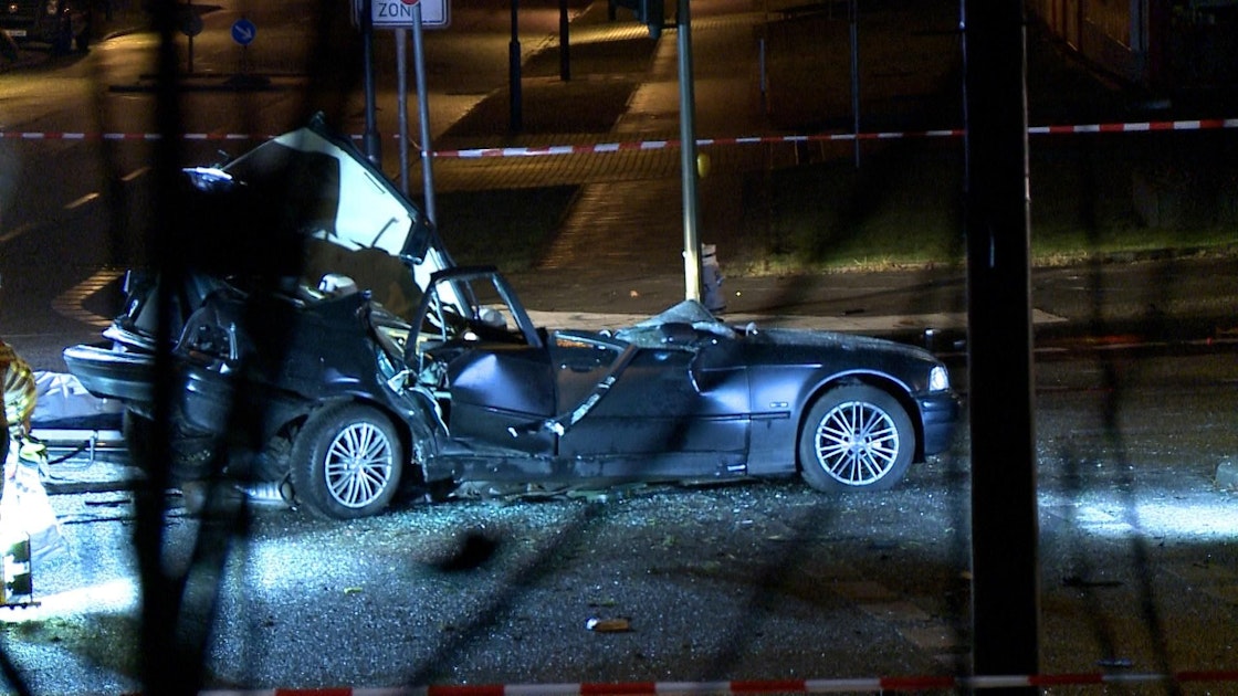 BMW kracht gegen Ampelmast in Biesdorf - ein Toter