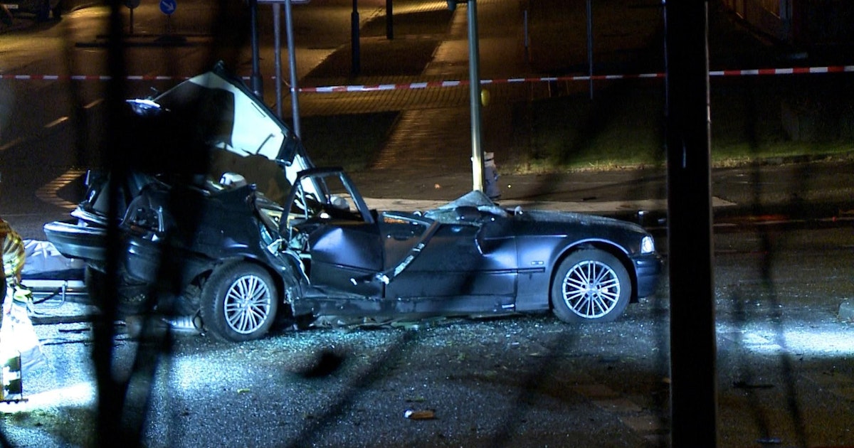 Bmw kracht gegen ampelmast in biesdorf BMW kracht gegen Ampelmast in Biesdorf - ein Toter