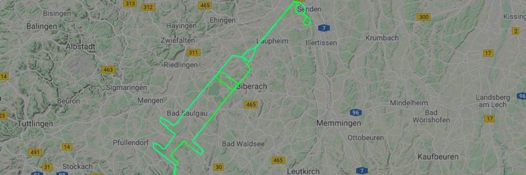 Der Screenshot der Internetseite von „flightradar24.com“ zeigt die Route eines Piloten in der Form einer Spritze im Himmel über Baden-Württemberg. 
