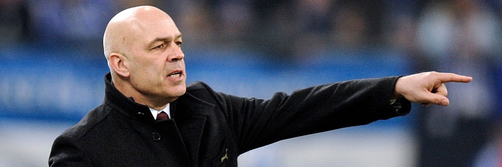 Christian Gross ist seit Sonntag Schalke-Trainer und versucht zu retten, was zu retten ist.
