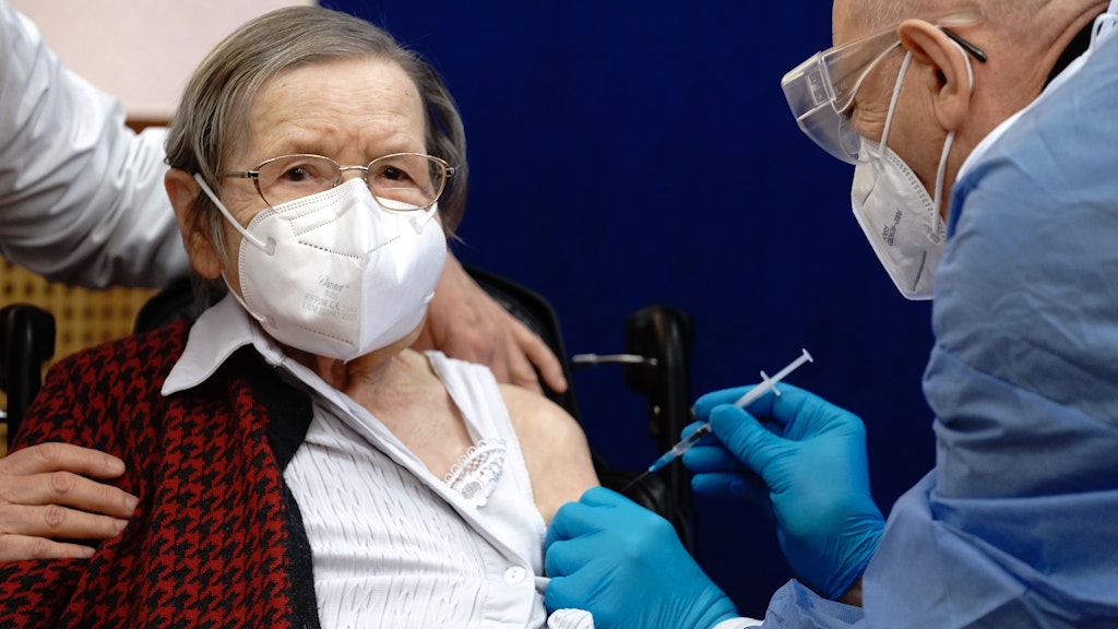 Die 100-jährige Ruth Heller gehörte auch zu den ersten Berlinern, die gegen Corona geimpft wurden.