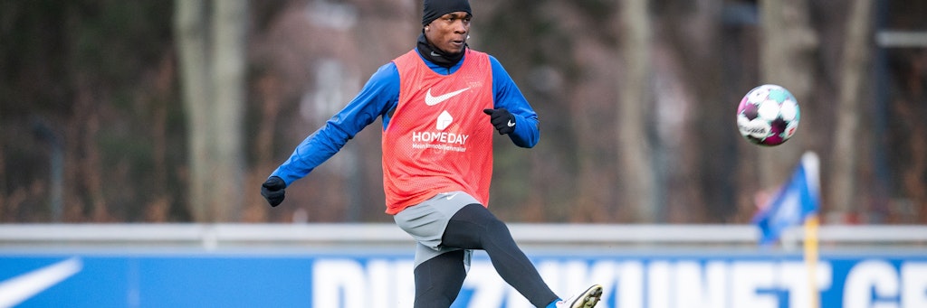 Jhon Cordoba musste sieben Wochen wegen Knöchelverletzung pausieren. Jetzt brennt er auf sein Comeback gegen Schalke.