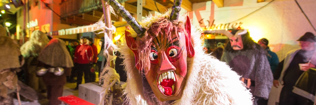 Die Fabelwesen im Bayerischen Wald sind während der Rauhnächte in dicke Pelze gehüllt - und sie tragen schaurige Masken. 