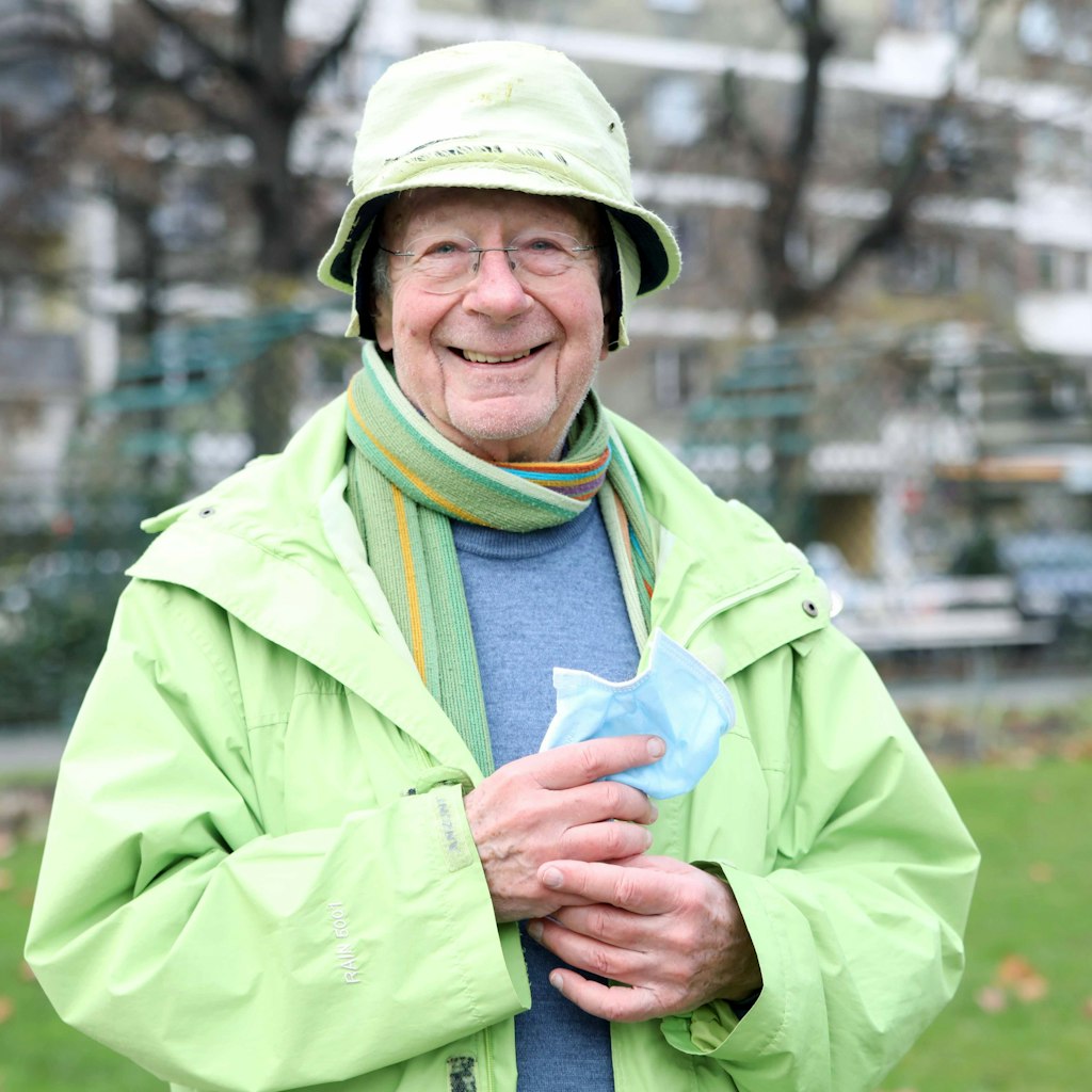 Gideon Rosengarten (81) aus Wilmersdorf freut sich, dass das Impfen beginnt.