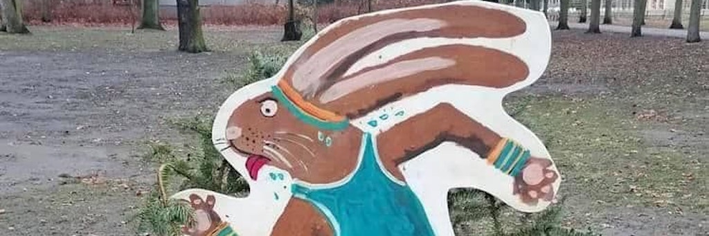 Das Gute ist beharrlicher als alle Zerstörungswut. Die Märchenfiguren in Pankow werden wieder repariert. 
