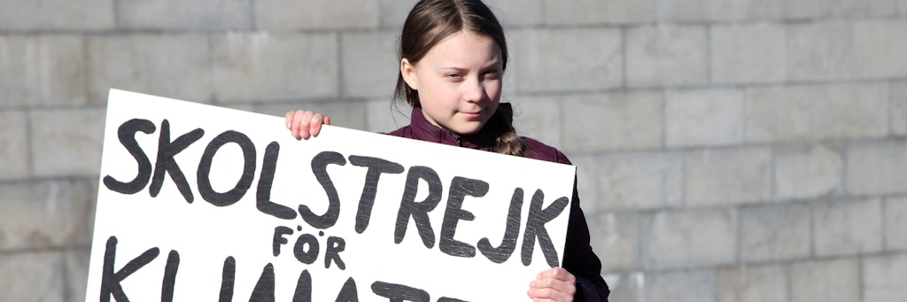 „Skolstrejk för klimatet“ (Schulstreik fürs Klima) - der Aufruf der schwedischen Aktivistin Greta Thunberg ging um die ganze Welt. Jetzt feiert sie ihren 18. Geburtstag. Grattis, Greta - herzlichen Glückwunsch!