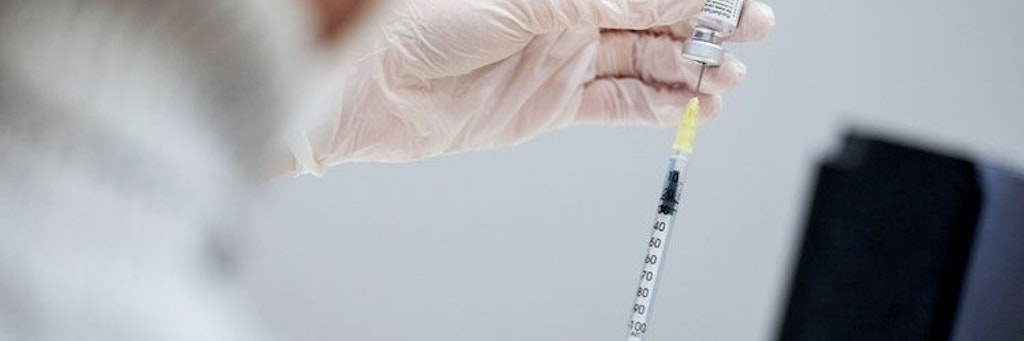 Impfung mit dem Wirkstoff von Pfizer und Biontech.