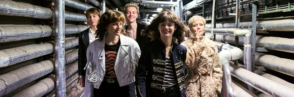 „Wir Kinder vom Bahnhof Zoo“ mit Jana McKinnon als Christiane F. (vorn im Bild).