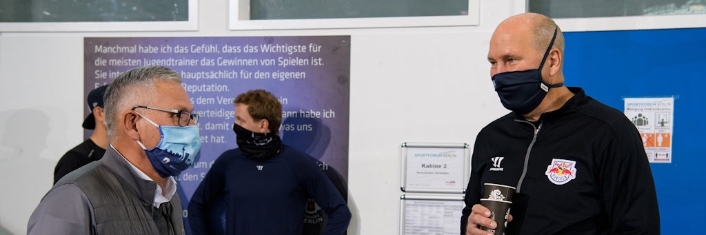 EHC-Boss Peter John Lee und Red-Bull-Coach Don Jackson begegnen sich erst mal nicht.