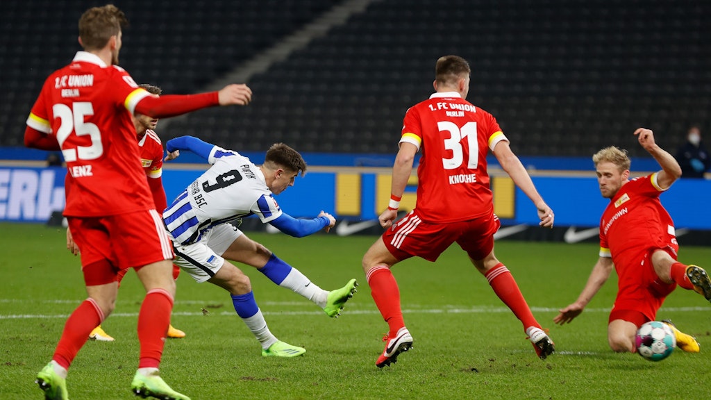 Krzysztof Piatek erzielt den Führungstreffer zum 2:1.