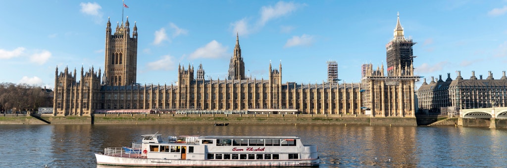 Das Londoner Parlamentsgebäude – im Fall eines No-Deal-Brexit rechnet die Wirtschaft auf beiden Seiten des Ärmelkanals mit starken Verwerfungen.