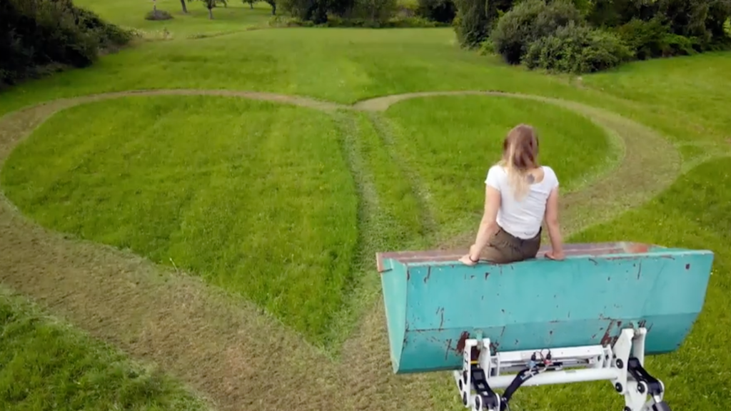 Romantik bei „Bauer sucht Frau“: Ein Herz im Feld.