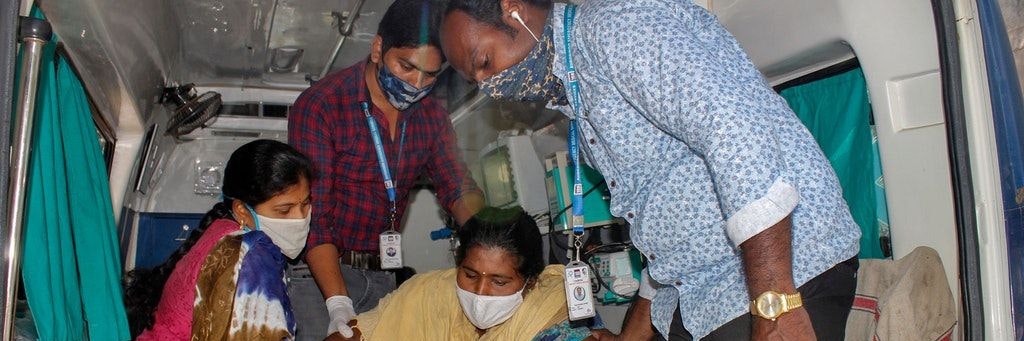 Eluru: Patientin im indischen Bundesstaat Andhra Pradesh. Gesundheitsbeamte und Experten sind immer noch ratlos über eine mysteriöse Krankheit.