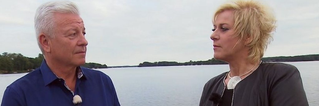 Kritische Blicke bei "Hochzeit auf den ersten Blick"-Ehepaar Wiebke und Norbert. 