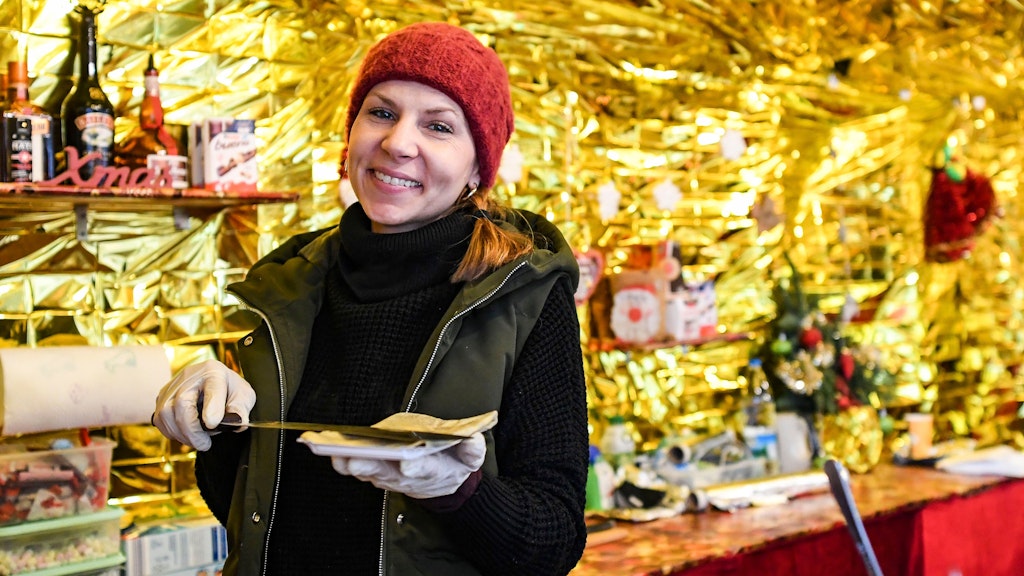 Jennifer Weiß (35) verkauft Crêpes und Waffeln.